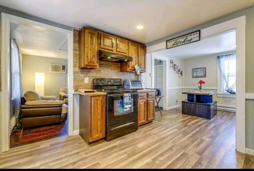Comfortable Home Away From Home อีสต์ฮาร์ทฟอร์ด ภายนอก รูปภาพ