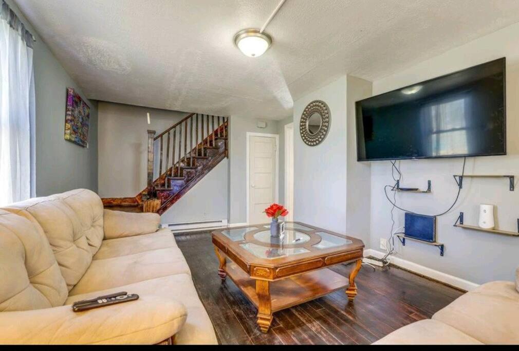 Comfortable Home Away From Home อีสต์ฮาร์ทฟอร์ด ภายนอก รูปภาพ
