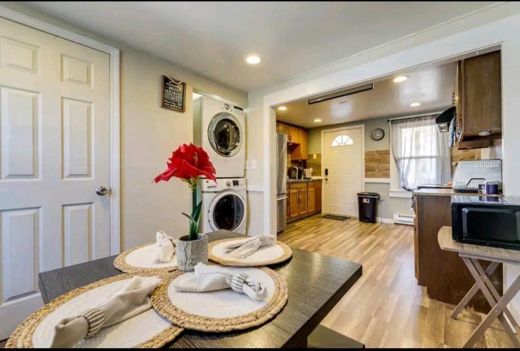 Comfortable Home Away From Home อีสต์ฮาร์ทฟอร์ด ภายนอก รูปภาพ
