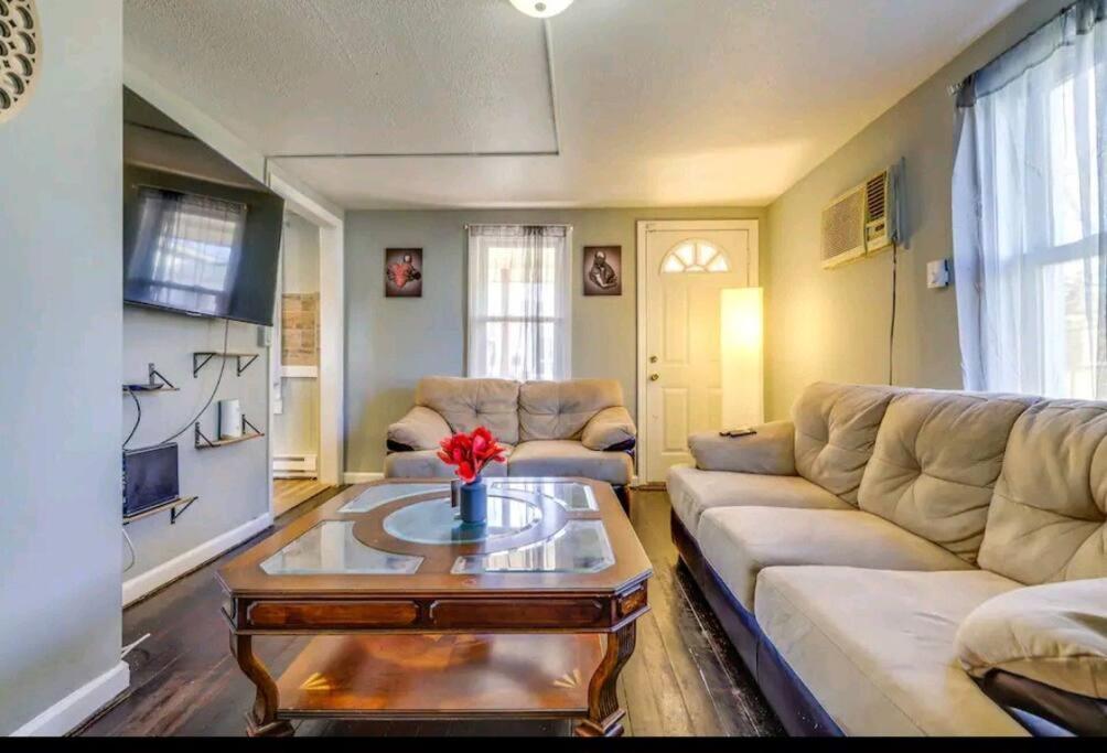 Comfortable Home Away From Home อีสต์ฮาร์ทฟอร์ด ภายนอก รูปภาพ