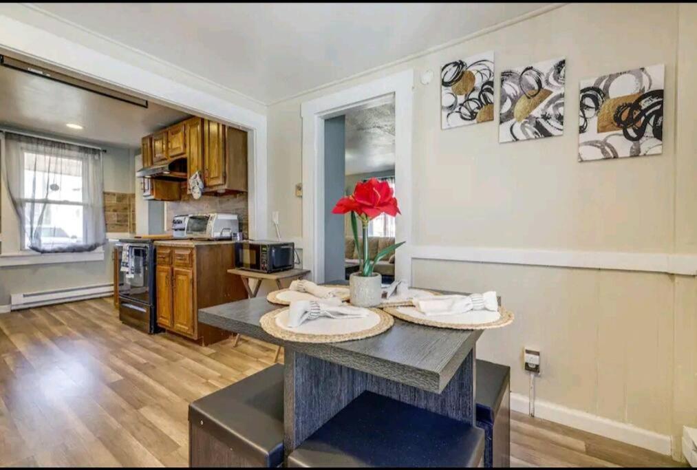 Comfortable Home Away From Home อีสต์ฮาร์ทฟอร์ด ภายนอก รูปภาพ